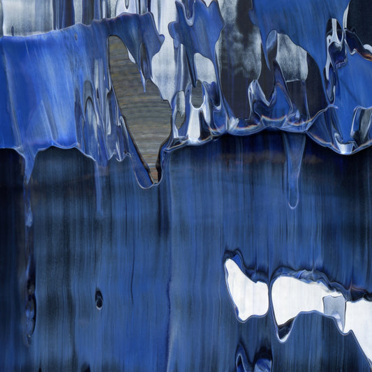 Unnatural Immunity E1 is an abstract oil-on-canvas artwork, a fractal of its parent painting Unnatural Immunity created by Anna Judd for the Scales Collection.